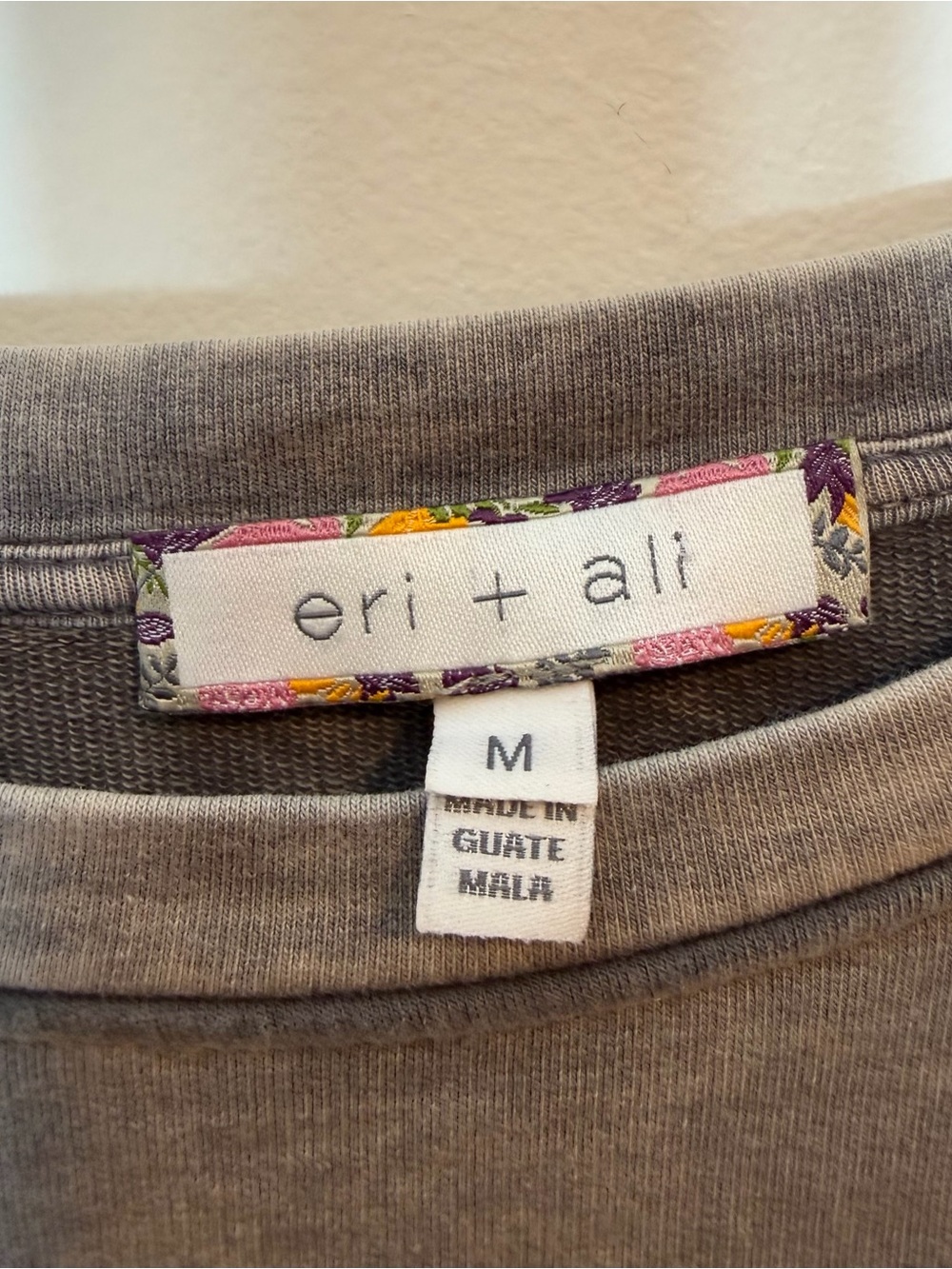 Eri & Ali Anthropologie Weckerlie Scalloped Sweatshirt Mineral Wash Gray SZ Med - Picture 4 of 7